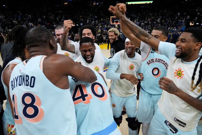 Old friend Harrison Barnes' buzzer-beater deals major blow to Warriors in West playoff race