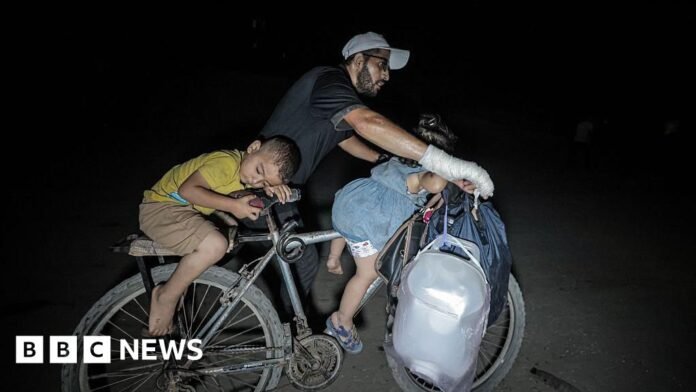 Palestinians scramble to flee Israeli assault on Gaza City Palestinians scramble to flee Israeli assault on Gaza City