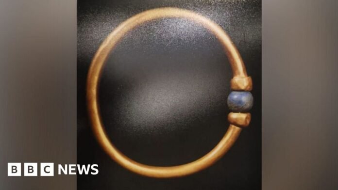 Search for ancient Egyptian gold bracelet missing from museum Search for ancient Egyptian gold bracelet missing from museum