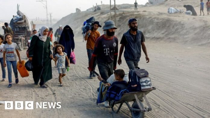 Thousands of Palestinians flee Gaza City as Israeli troops advance Thousands of Palestinians flee Gaza City as Israeli troops advance