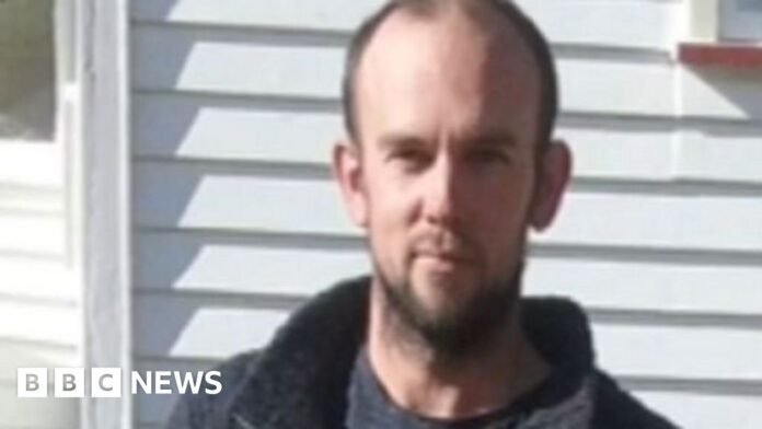 New Zealand fugitive dad killed by police