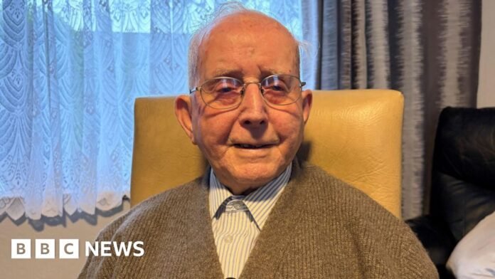 The former kitman, 102, who left his mark on the World Cup